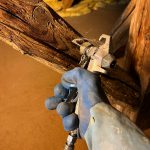 Traitement global par injection et pulvérisation contre les capricornes d'une charpente dans le Nord Vaudois.