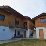 Décapage par aérogommage (sablage) d'une villa en bois à Arzier