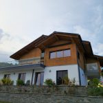 Décapage par aérogommage (sablage) d'une villa en bois à Arzier