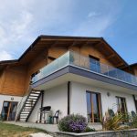 Décapage par aérogommage (sablage) d'une villa en bois à Arzier